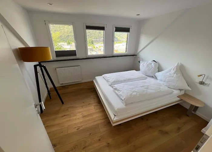 Holidayhood * トライス・カーデン