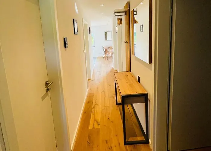 Holidayhood トライス・カーデン